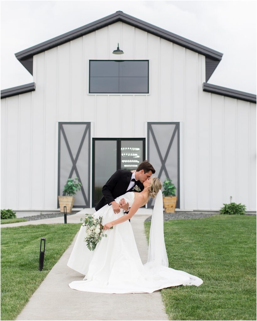 Summer Sioux Falls Wedding | Bride and Groom