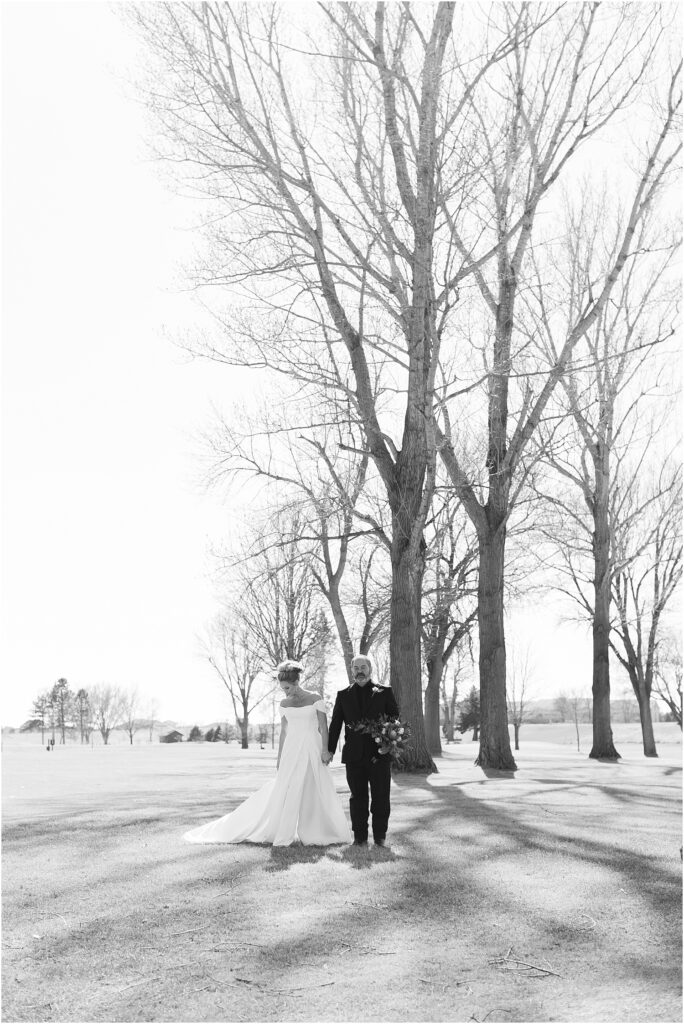 Sioux Falls Country Club Spring wedding - Couple's Portraits
