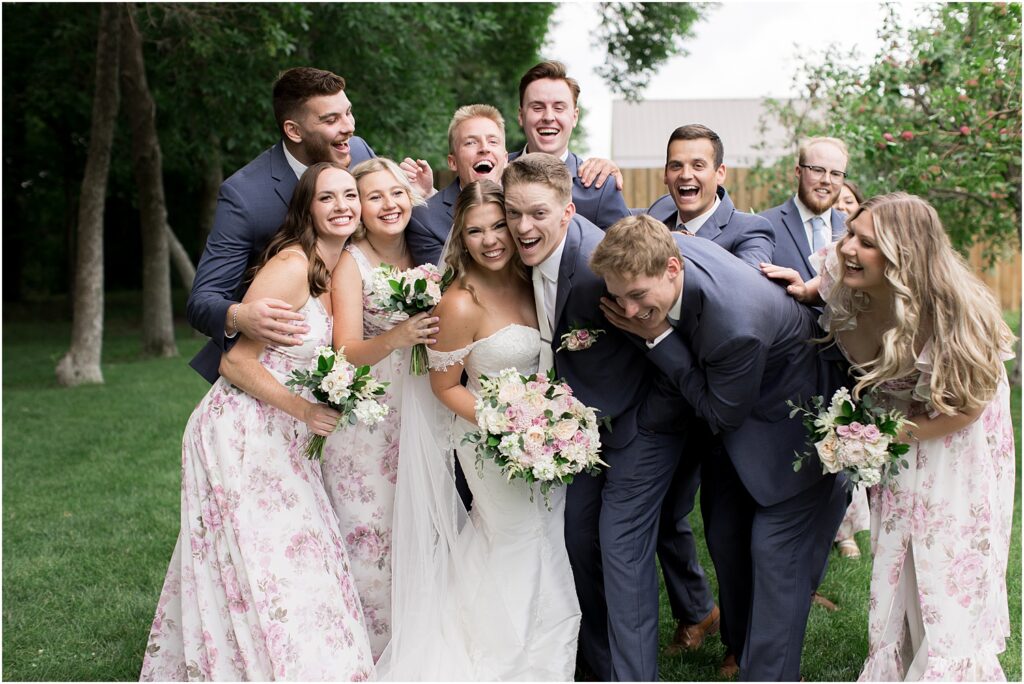 Sioux Falls barn wedding - pink and champage - Summer wedding