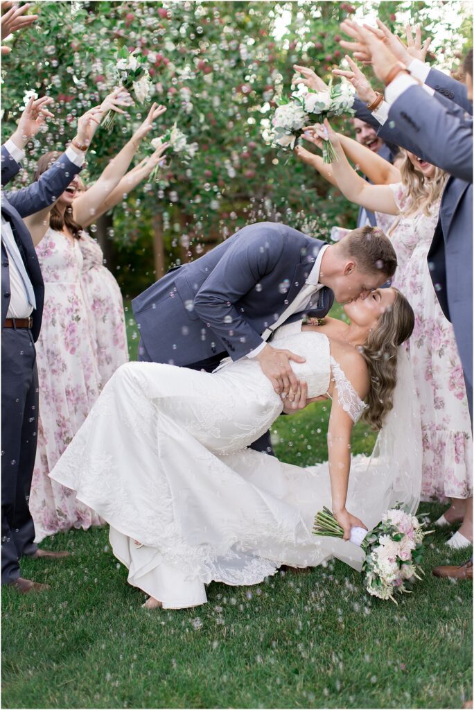 Sioux Falls barn wedding - pink and champage - Summer wedding