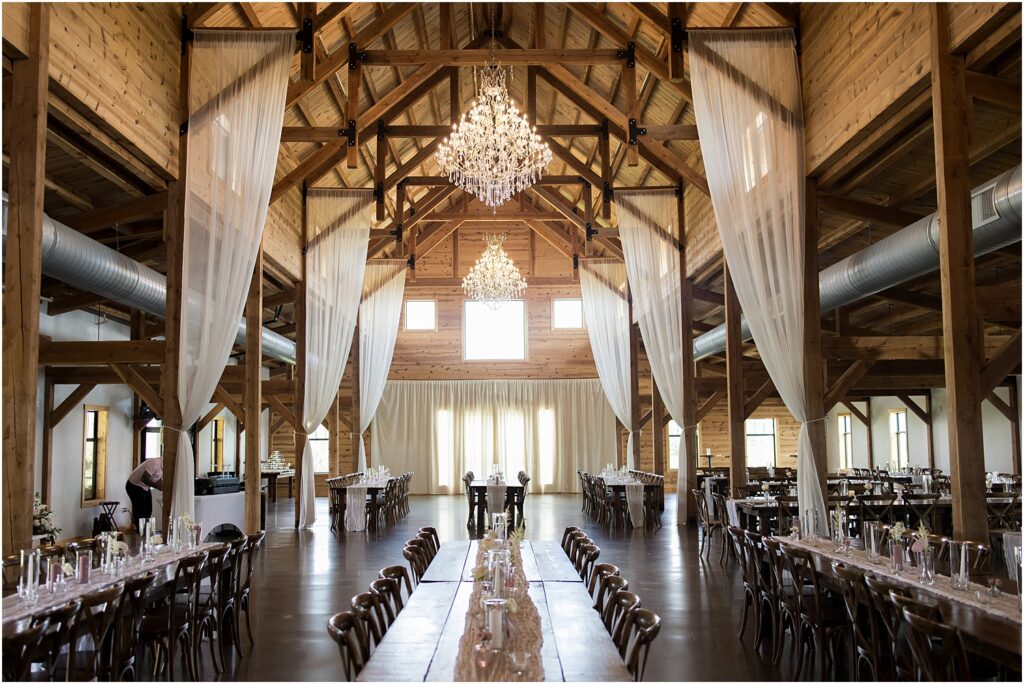 Sioux Falls barn wedding - pink and champage - Summer wedding