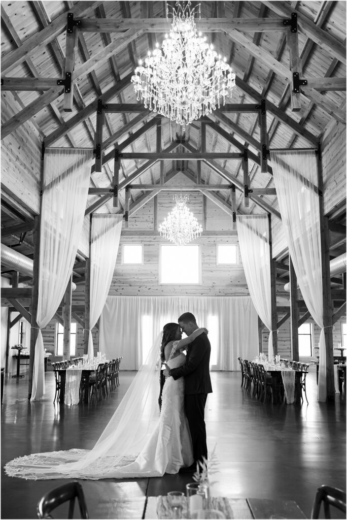 Sioux Falls barn wedding - pink and champage - Summer wedding