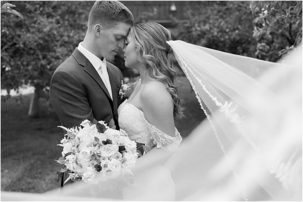 Sioux Falls barn wedding - pink and champage - Summer wedding