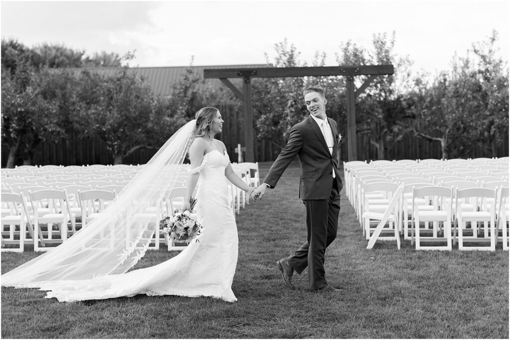 Sioux Falls barn wedding - pink and champage - Summer wedding